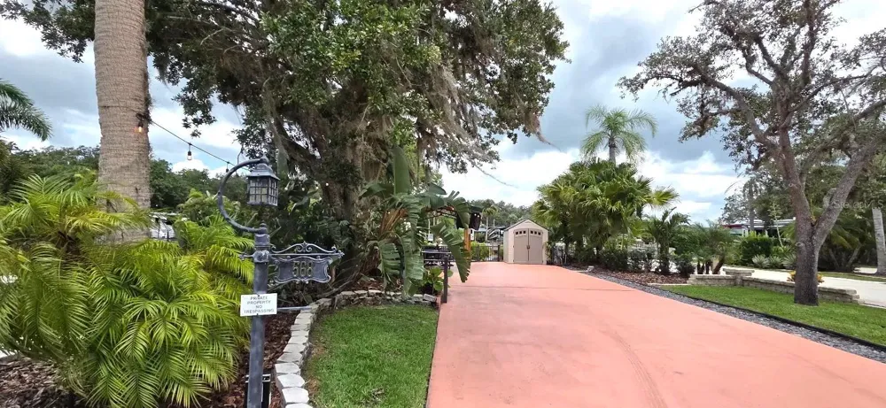 568 WATERWAY DRIVE River Ranch, FL 33867