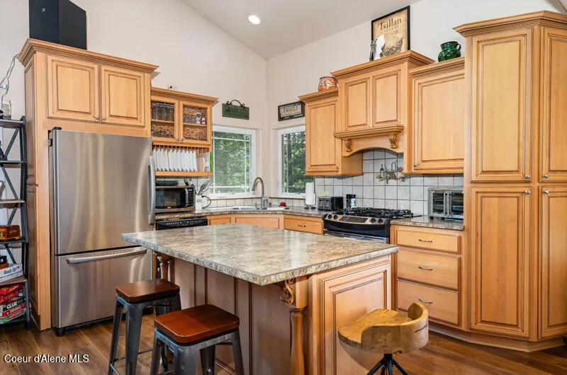 608 Country Club Lane Pinehurst, ID 83850