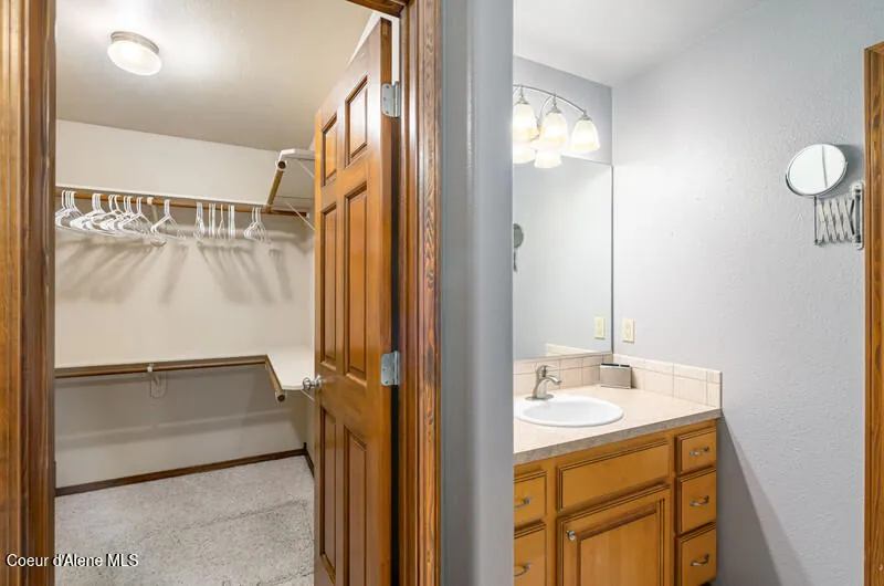608 Country Club Lane Pinehurst, ID 83850