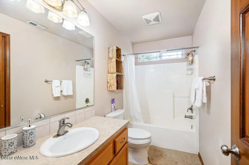 608 Country Club Lane Pinehurst, ID 83850