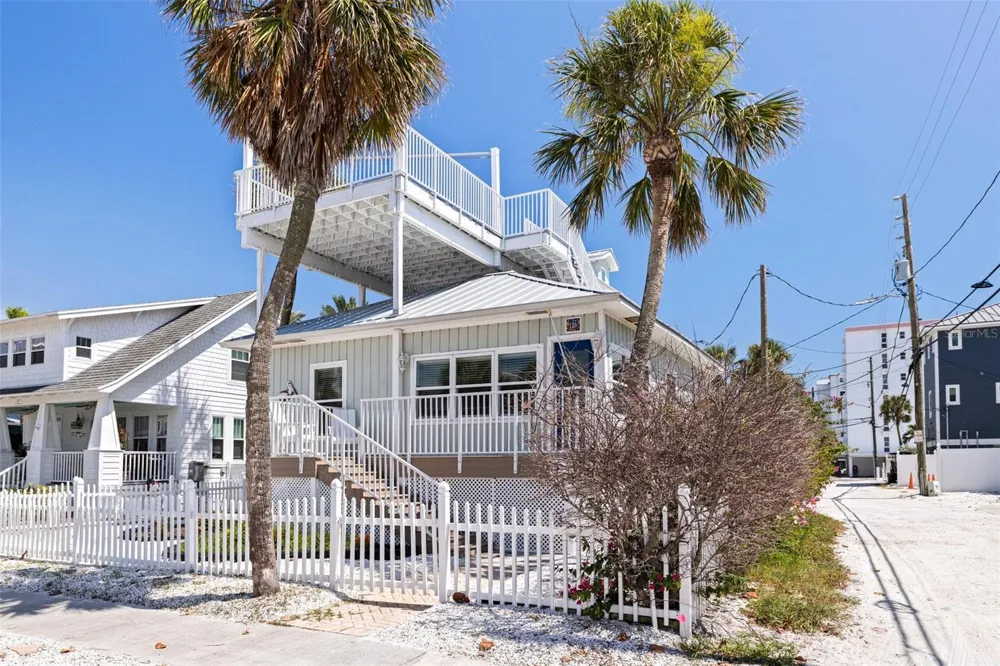 106 7TH AVENUE St Pete Beach, FL 33706