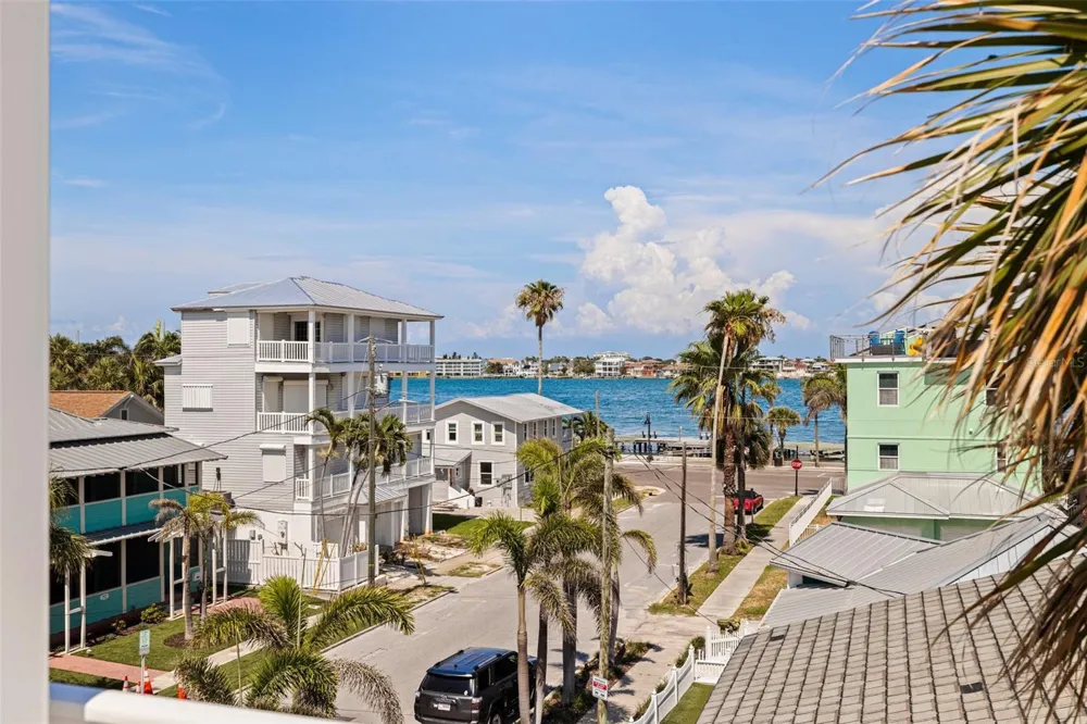 106 7TH AVENUE St Pete Beach, FL 33706