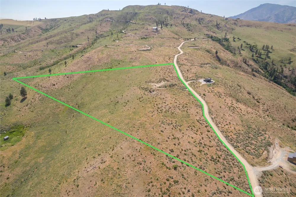 15 Cowboy Road Pateros, WA 98846