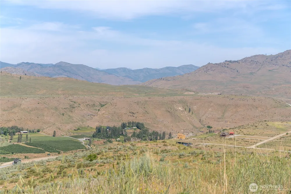 15 Cowboy Road Pateros, WA 98846