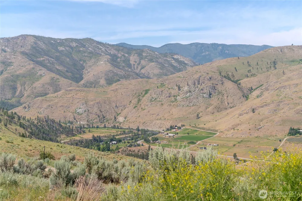 15 Cowboy Road Pateros, WA 98846