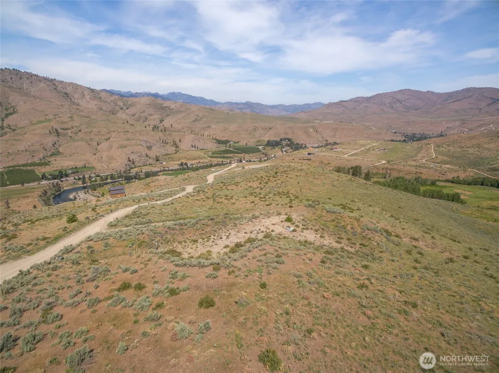 15 Cowboy Road Pateros, WA 98846