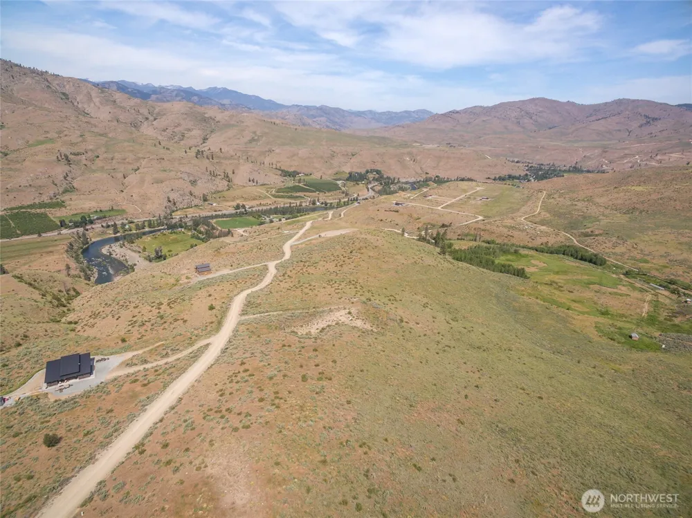 15 Cowboy Road Pateros, WA 98846