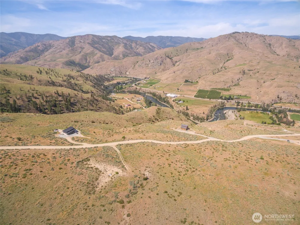15 Cowboy Road Pateros, WA 98846