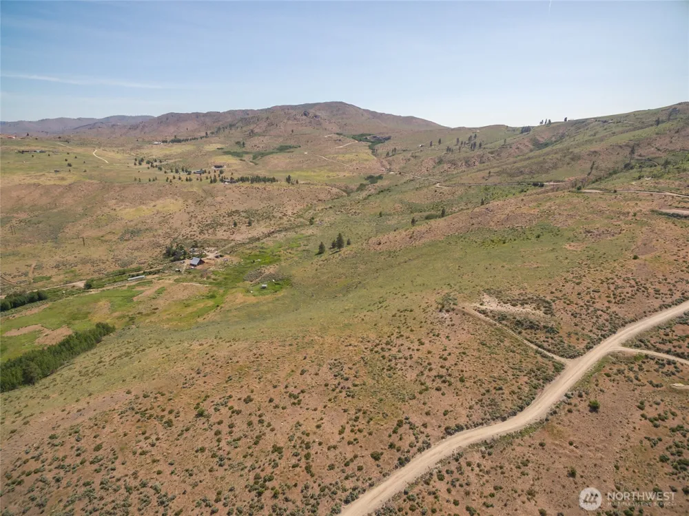 15 Cowboy Road Pateros, WA 98846