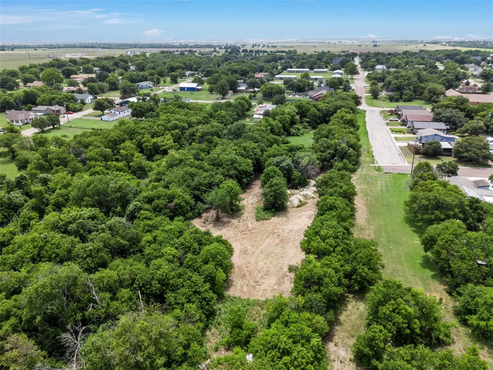 E 1st Street McGregor, TX 76657