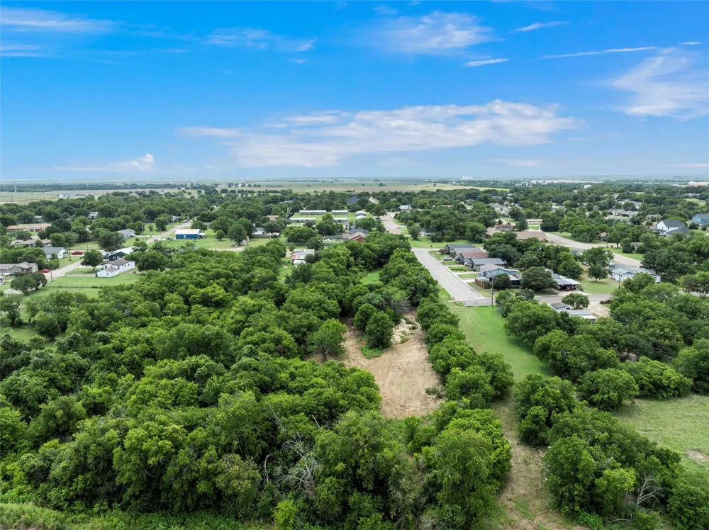 E 1st Street McGregor, TX 76657