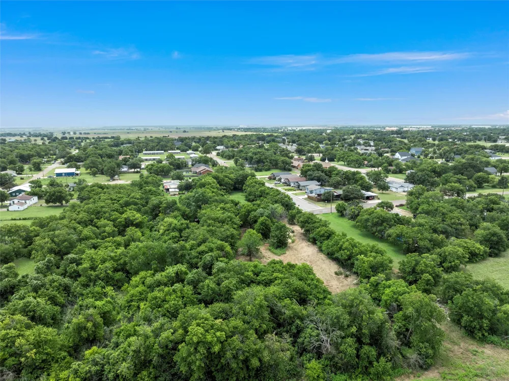 E 1st Street McGregor, TX 76657