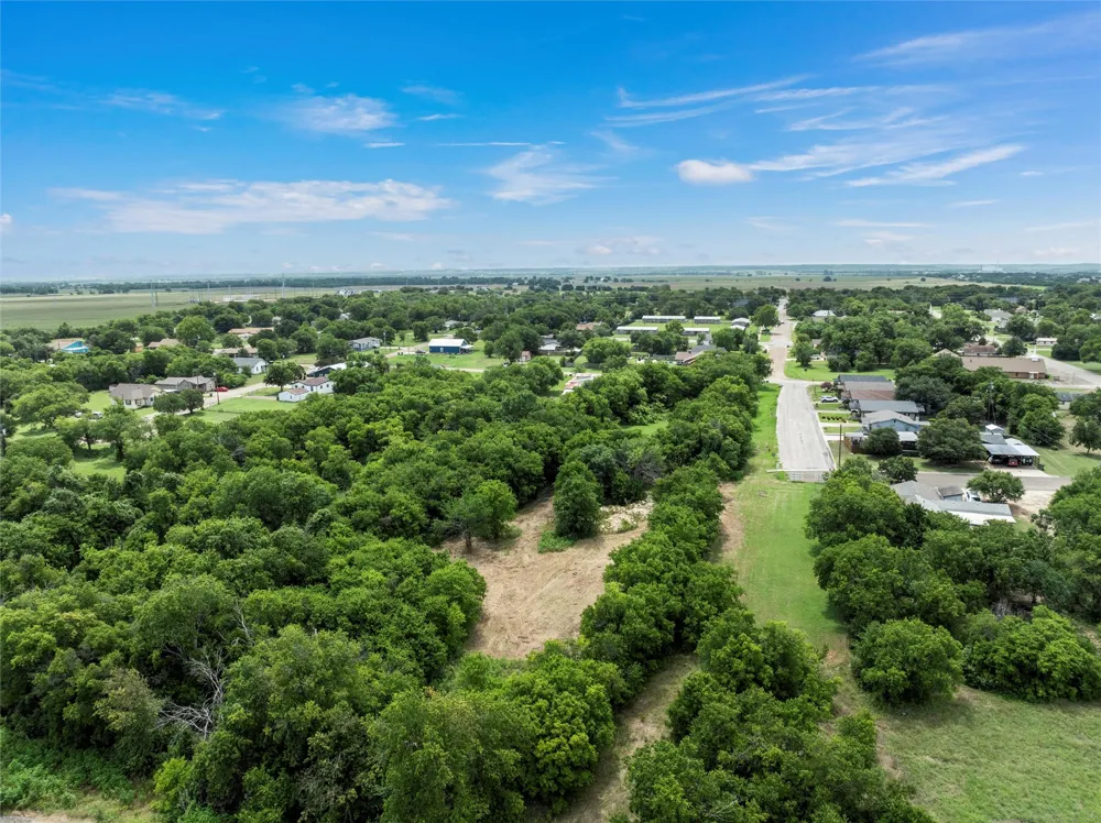 E 1st Street McGregor, TX 76657