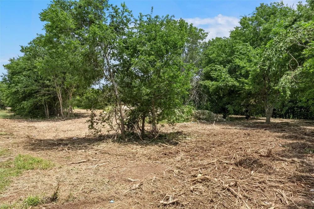 E 1st Street McGregor, TX 76657