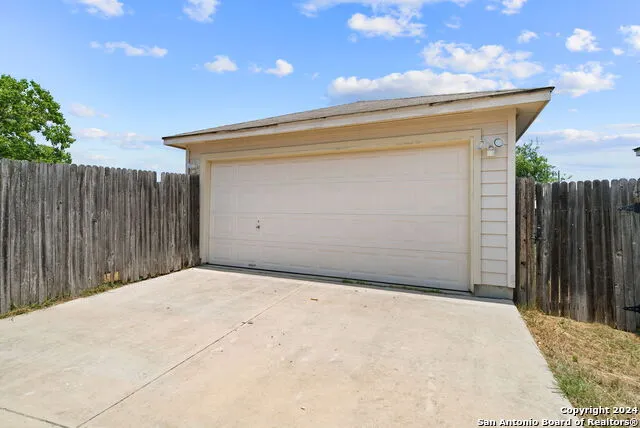 3706 BROWNING BLF San Antonio, TX 78245
