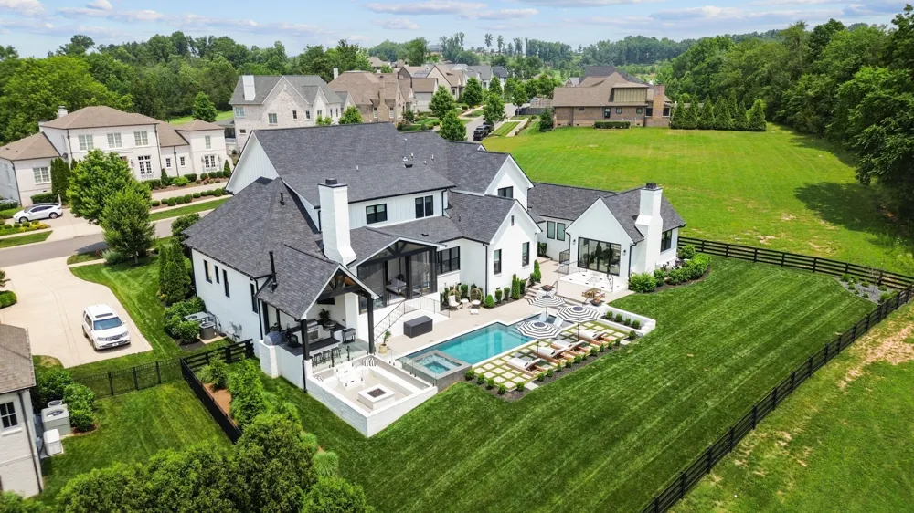 7025 Lanceleaf Drive College Grove, TN 37046