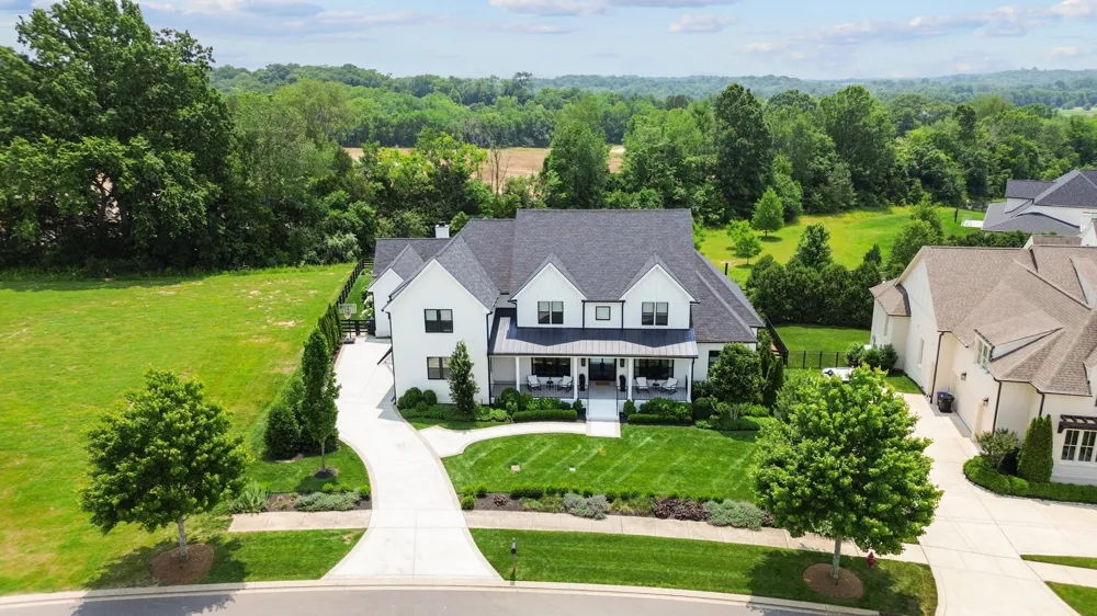 7025 Lanceleaf Drive College Grove, TN 37046