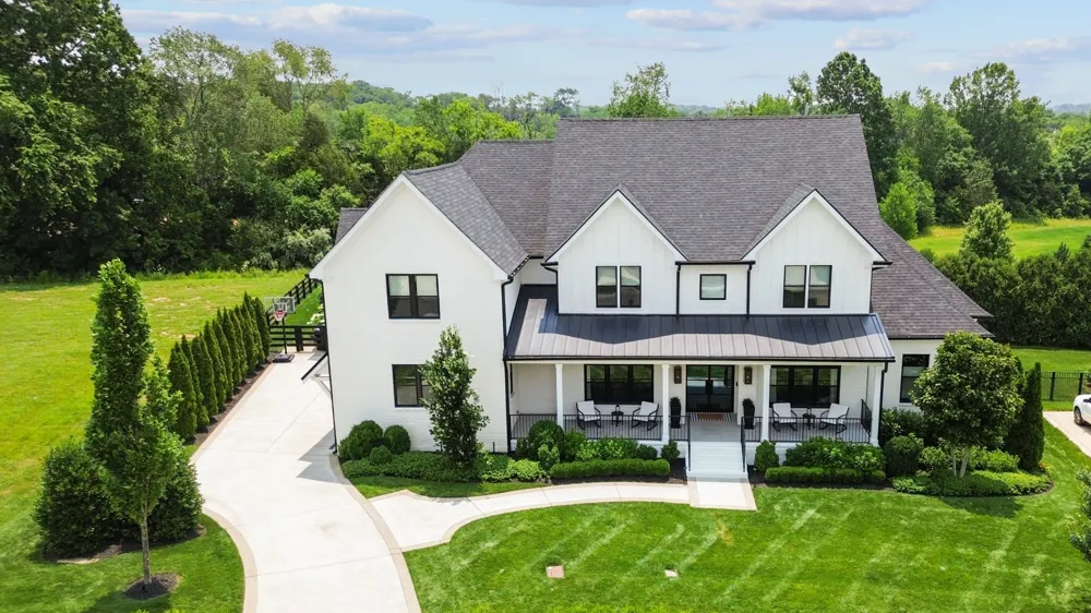 7025 Lanceleaf Drive College Grove, TN 37046