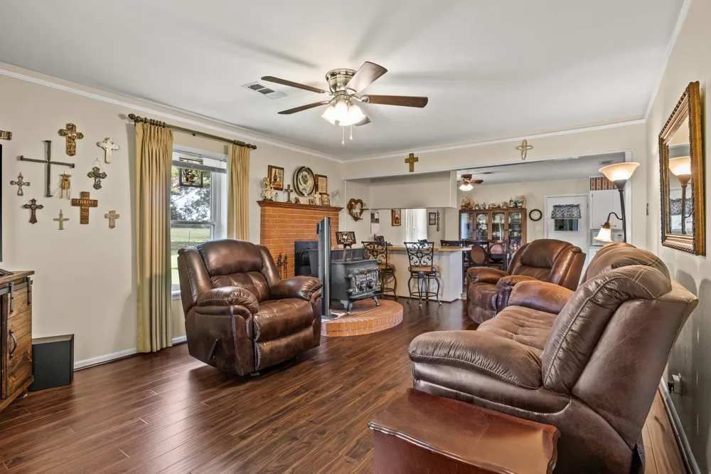 468 CR 4211 Pittsburg, TX 75686