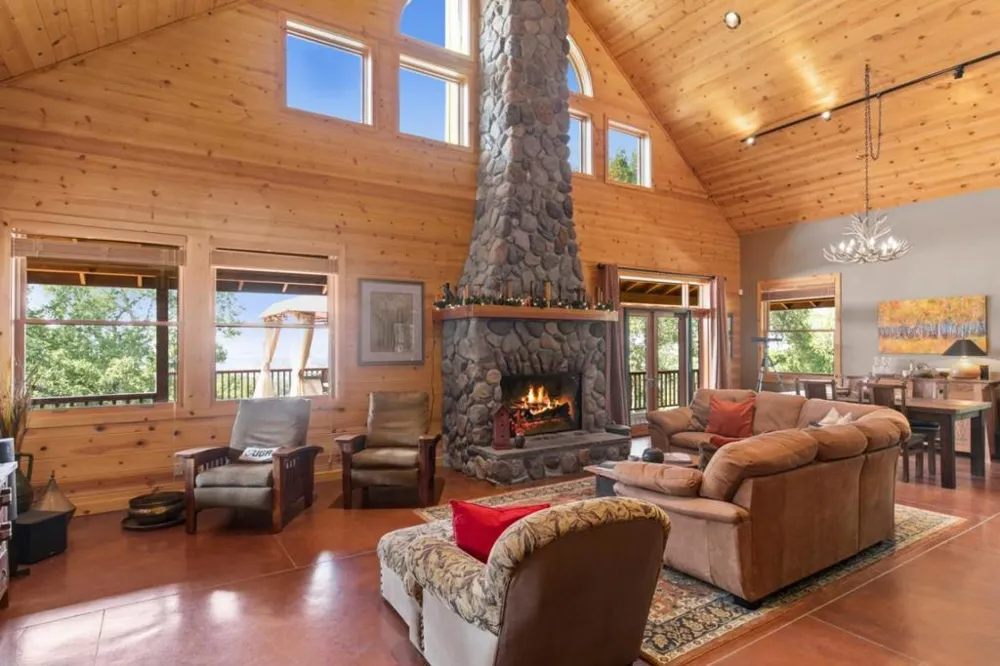 21900 Parrott Ranch Road Carmel Valley, CA 93924