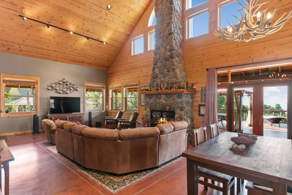 21900 Parrott Ranch Road Carmel Valley, CA 93924