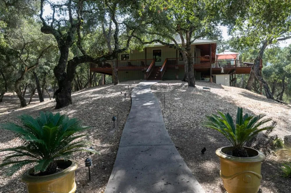 21900 Parrott Ranch Road Carmel Valley, CA 93924