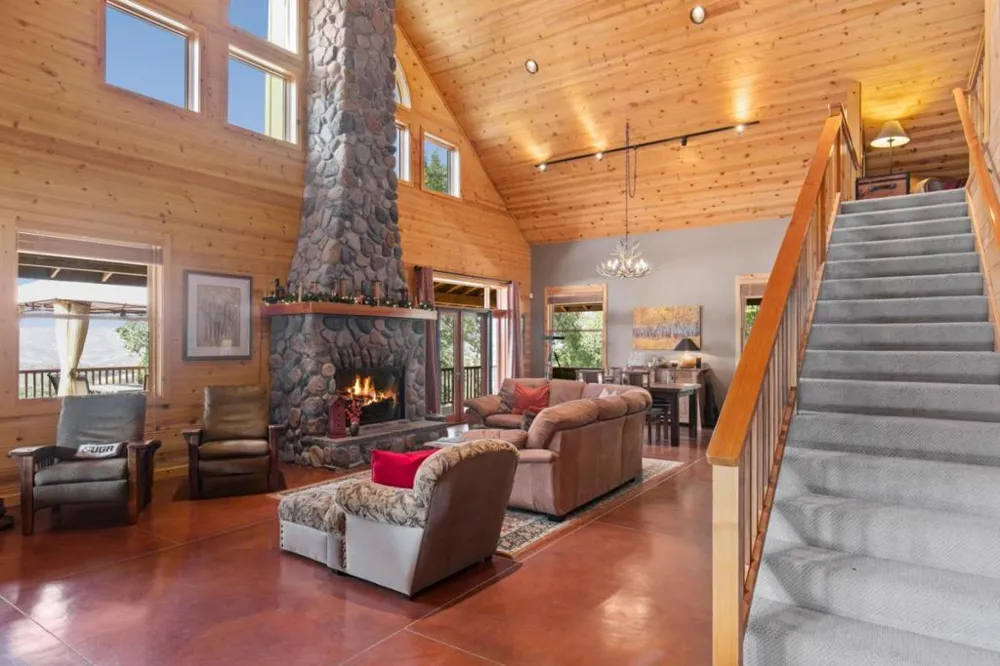 21900 Parrott Ranch Road Carmel Valley, CA 93924