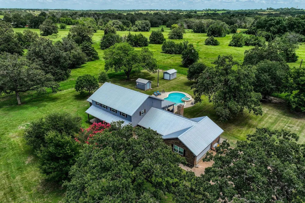 528 E Us Highway 290 Highway Carmine, TX 78932