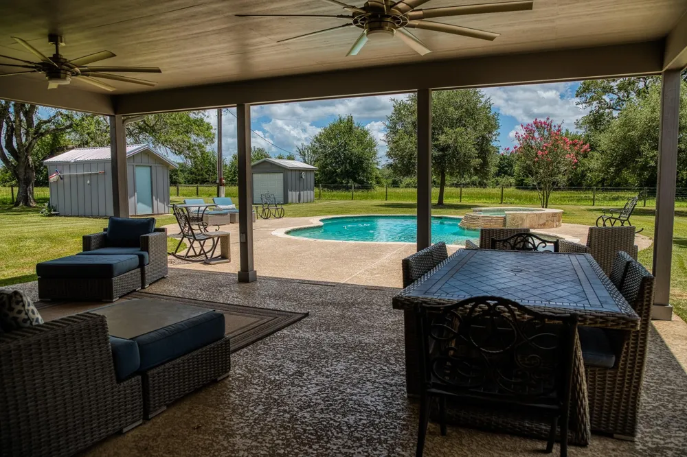 528 E Us Highway 290 Highway Carmine, TX 78932