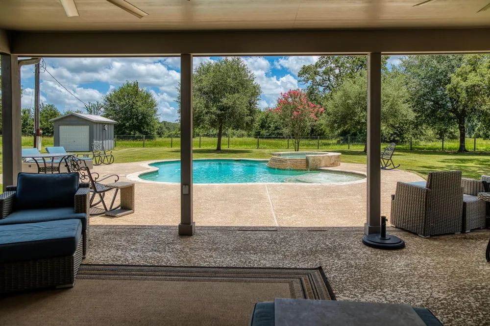 528 E Us Highway 290 Highway Carmine, TX 78932