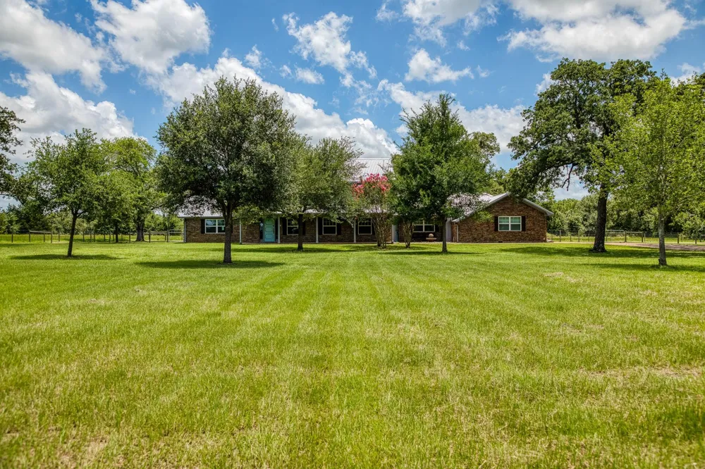 528 E Us Highway 290 Highway Carmine, TX 78932