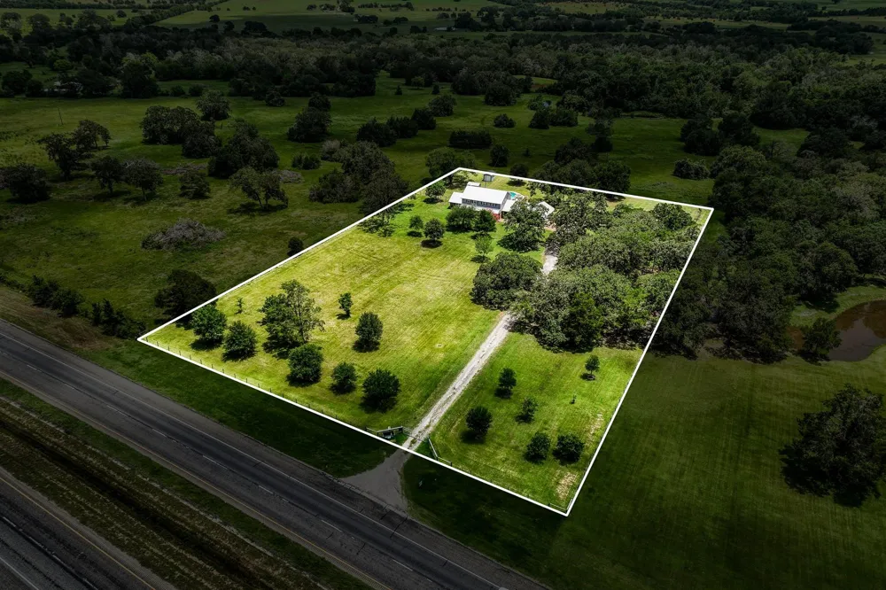 528 E Us Highway 290 Highway Carmine, TX 78932