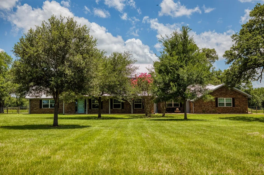 528 E Us Highway 290 Highway Carmine, TX 78932