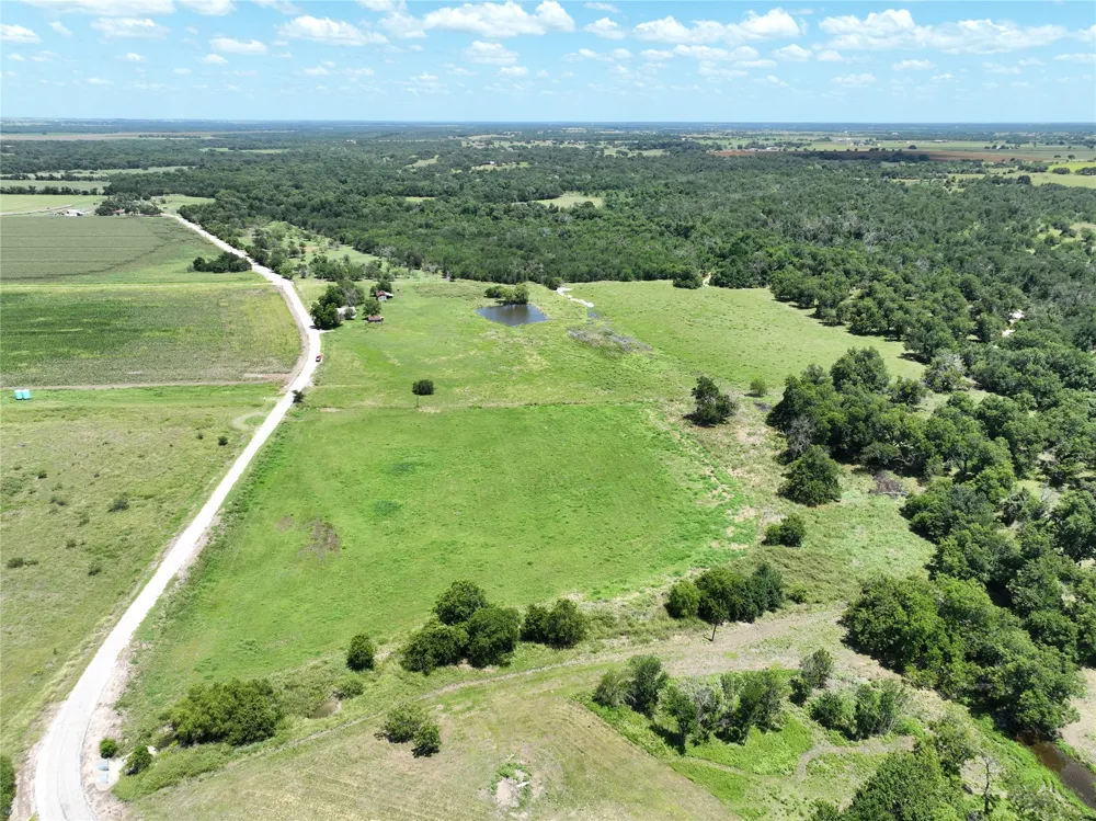 E TRAVIS Holland, TX 76534
