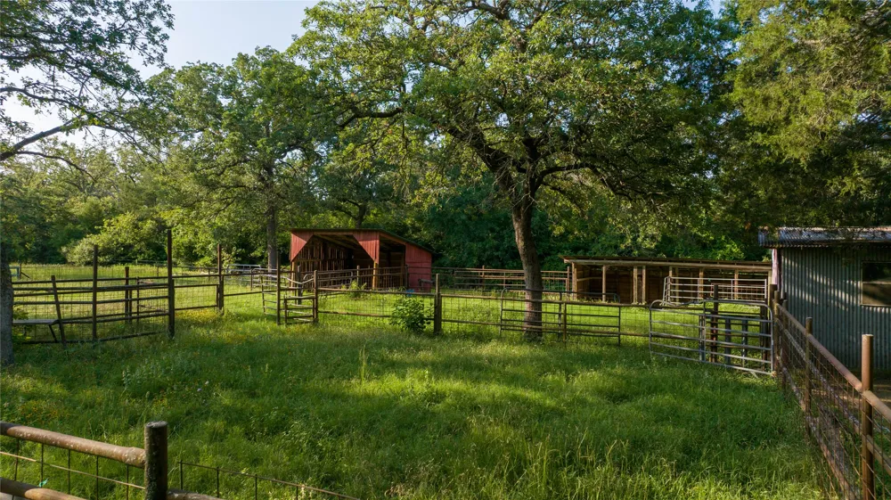 8058 Milam County Road 455 Thorndale, TX 78947