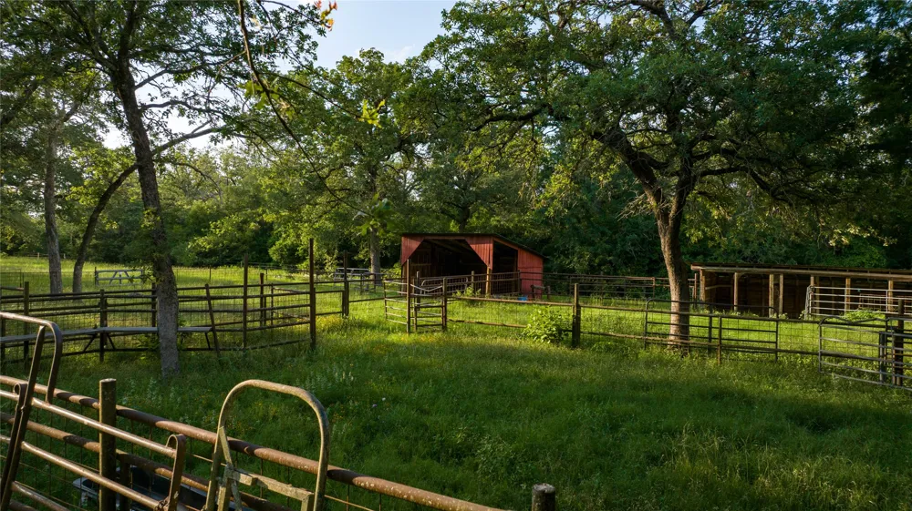 8058 Milam County Road 455 Thorndale, TX 78947