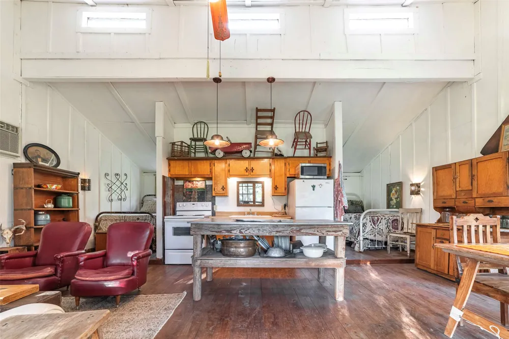12175 US Hwy 183 Florence, TX 76527