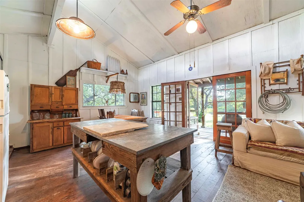 12175 US Hwy 183 Florence, TX 76527