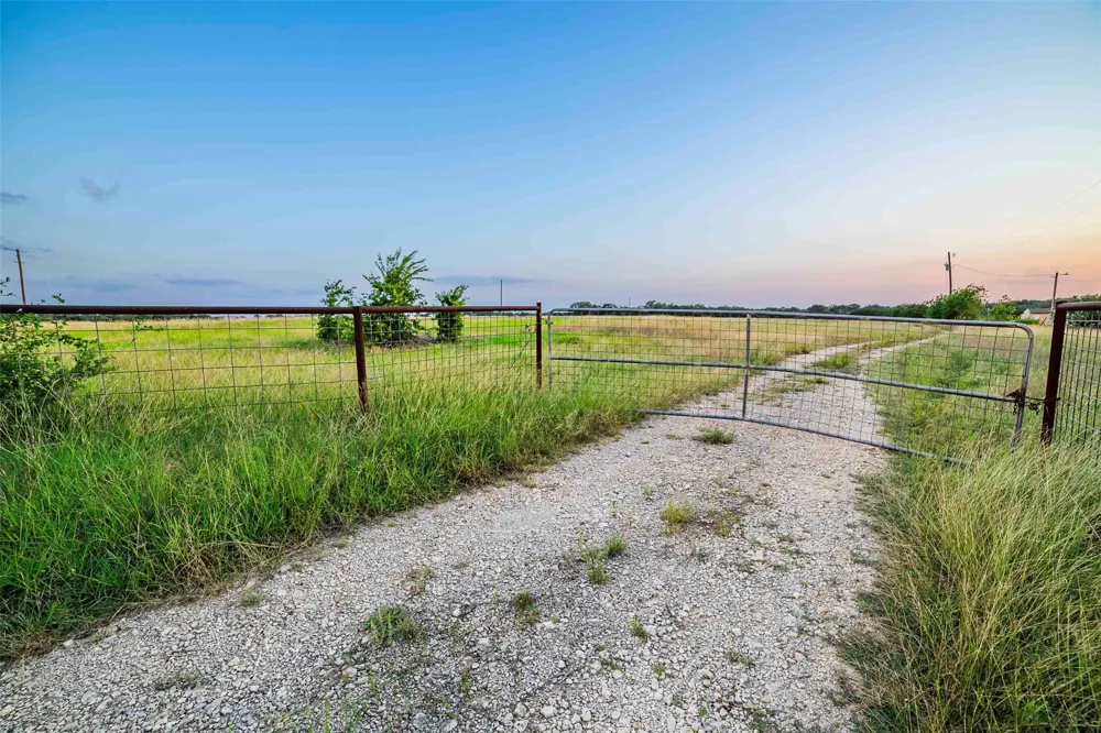 12175 US Hwy 183 Florence, TX 76527