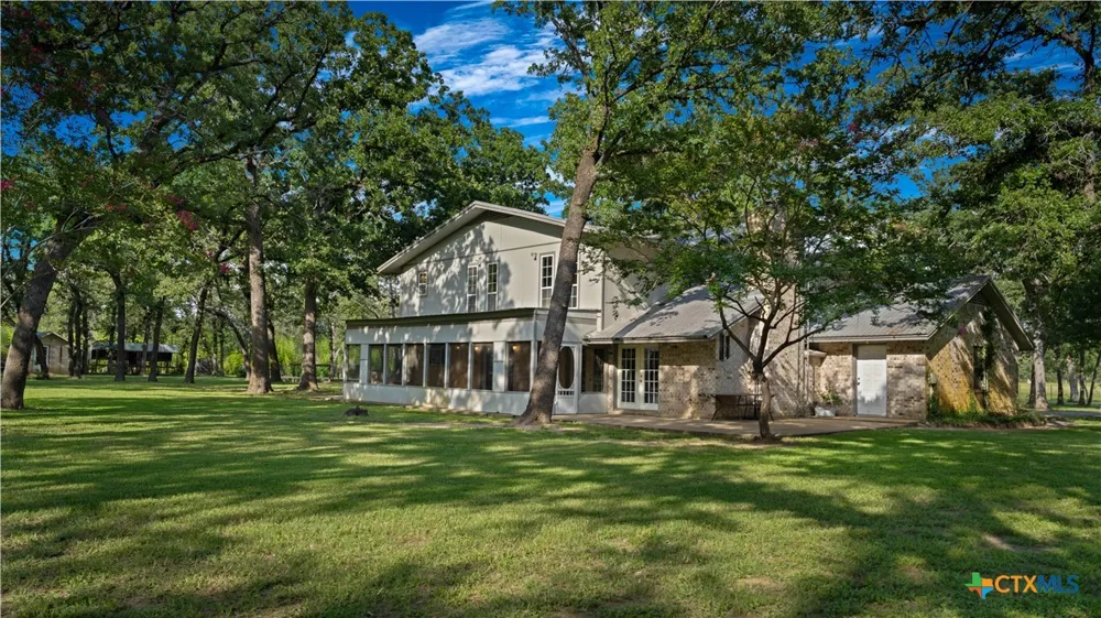 8058 Milam County Road 455 Lexington, TX 78947