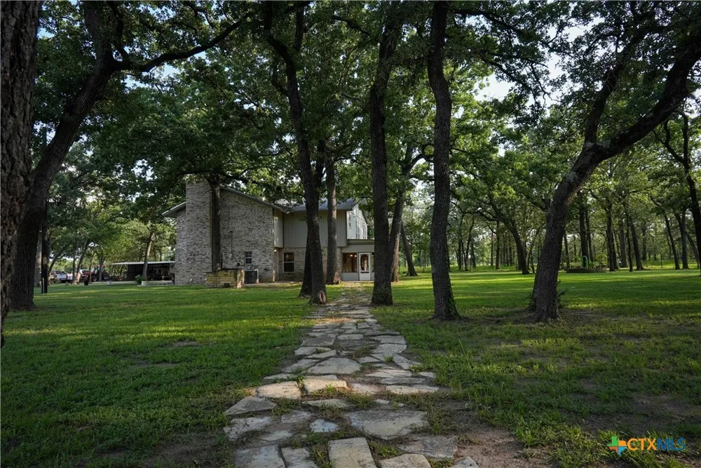 8058 Milam County Road 455 Lexington, TX 78947