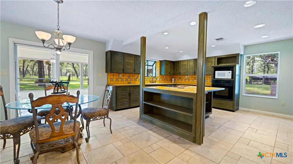 8058 Milam County Road 455 Lexington, TX 78947