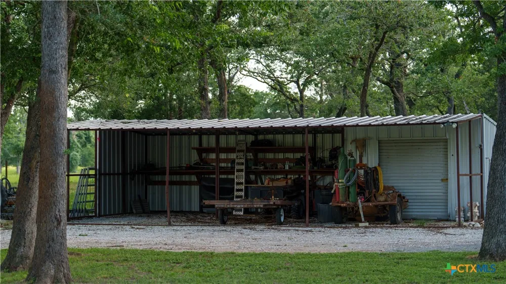 8058 Milam County Road 455 Lexington, TX 78947