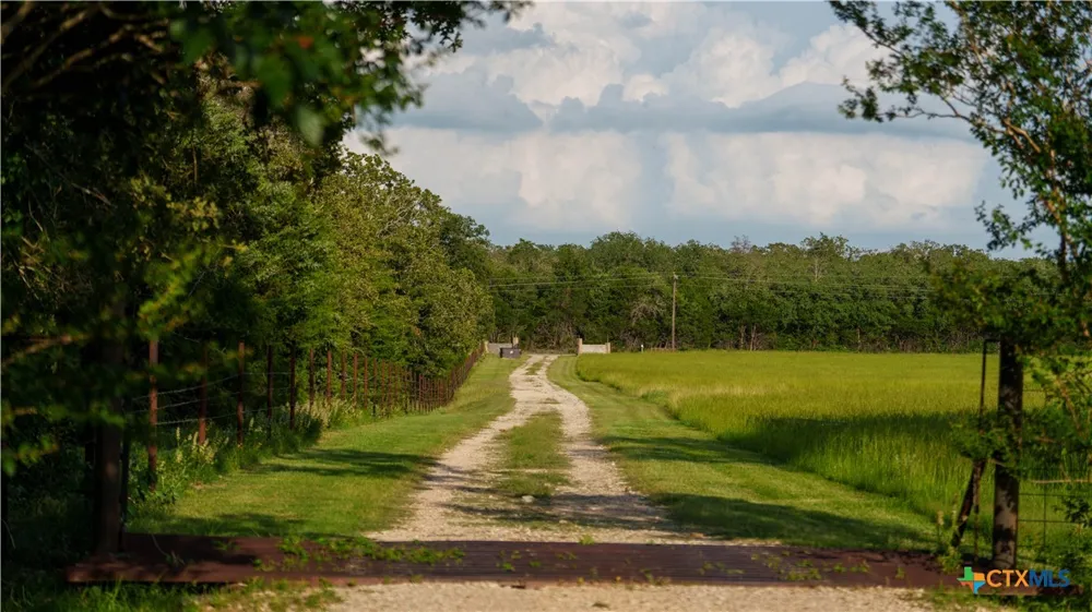 8058 Milam County Road 455 Lexington, TX 78947