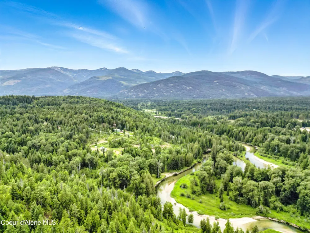 2489 Center Valley Road Sandpoint, ID 83864