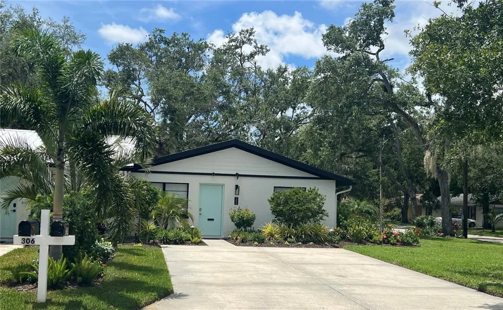 302 19TH ST. EAST Bradenton, FL 34208