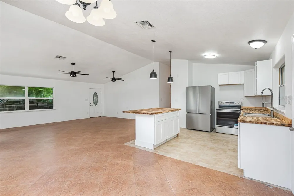 4085 CYPRESS BEND Geneva, FL 32732