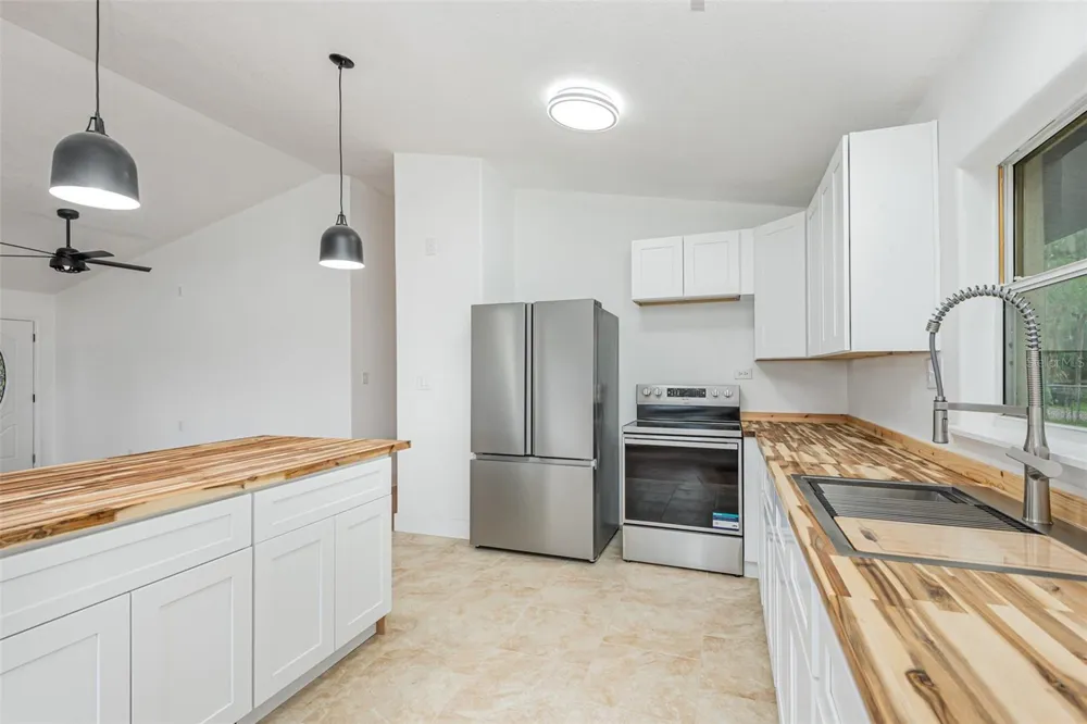 4085 CYPRESS BEND Geneva, FL 32732