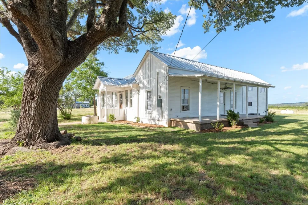 1649 Schumann Road Stonewall, TX 78671