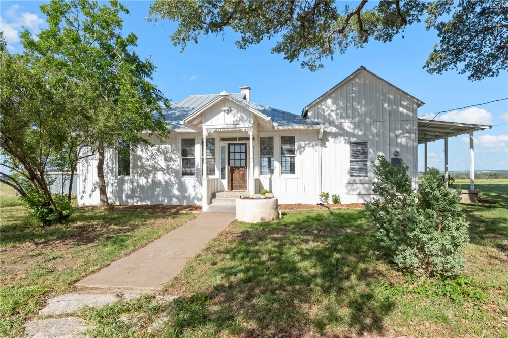 1649 Schumann Road Stonewall, TX 78671
